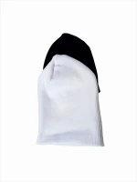 Czarna czapka smerfetka